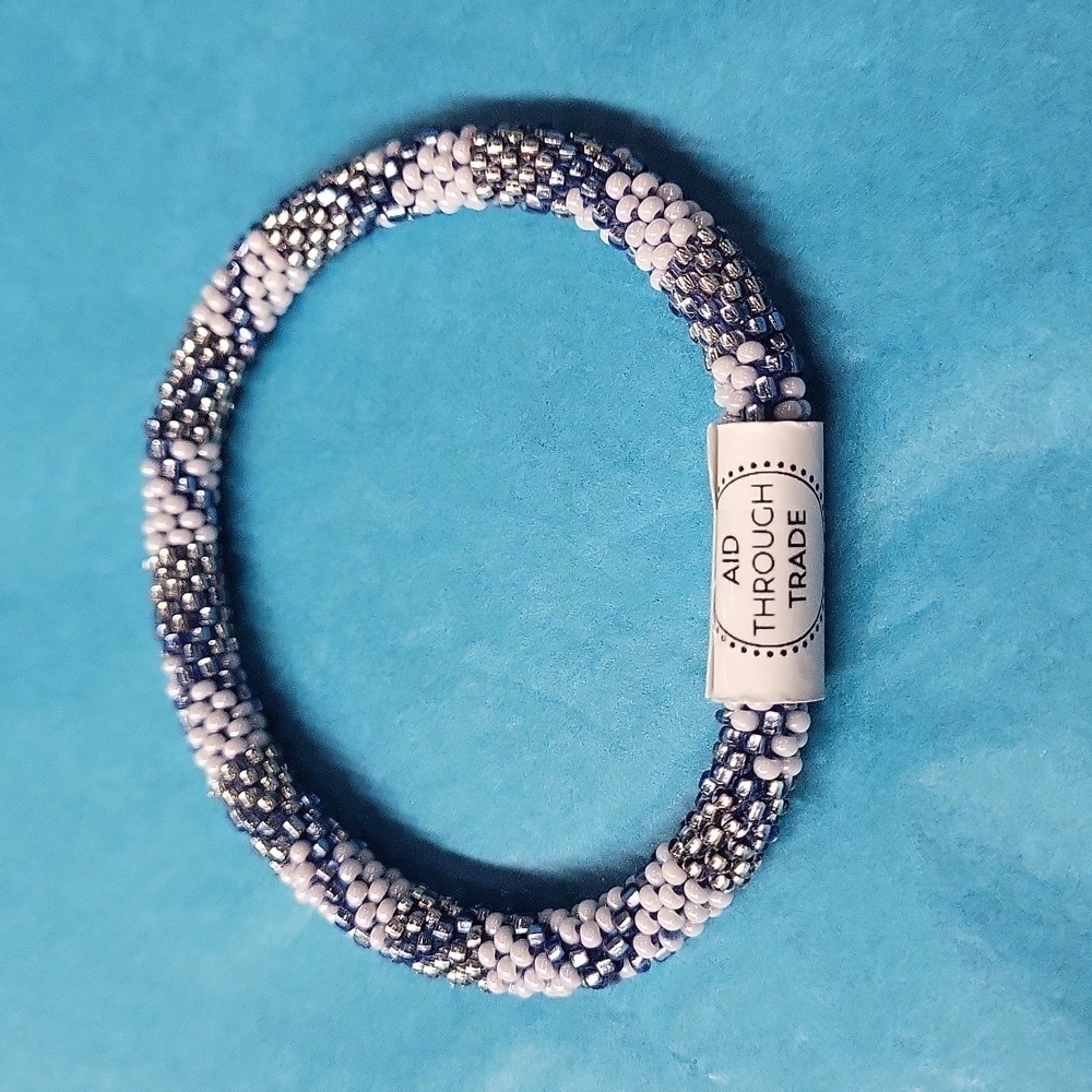 6 bracelets - Picture 8 of 8